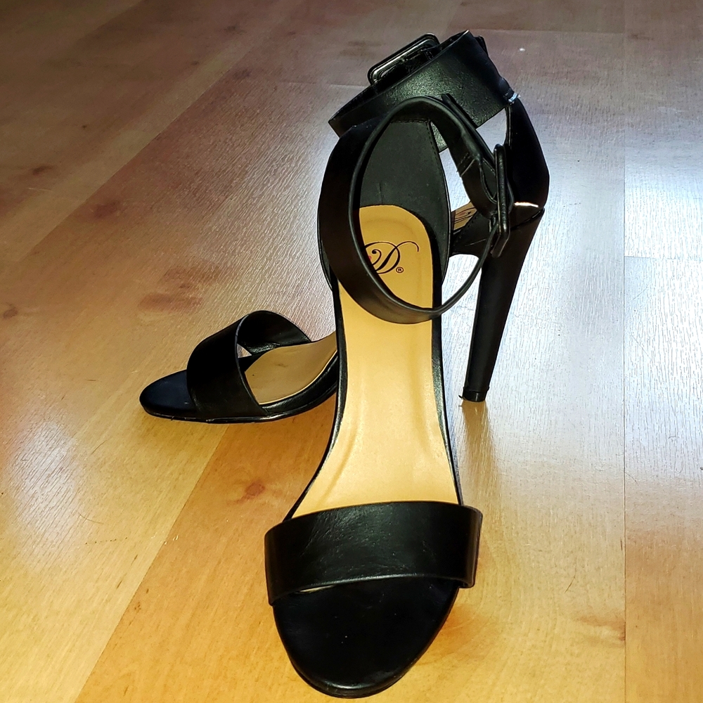 Black Sandals - size 7.5
